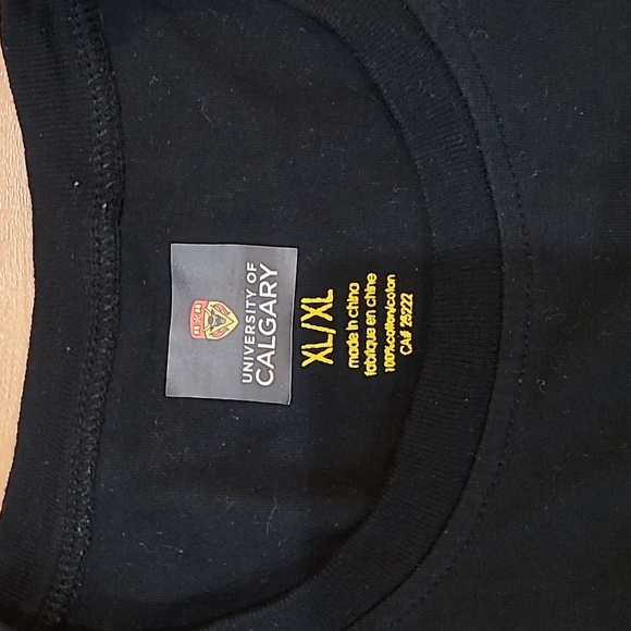 University of Calgary women's L black t shirt - Picture 3 of 5
